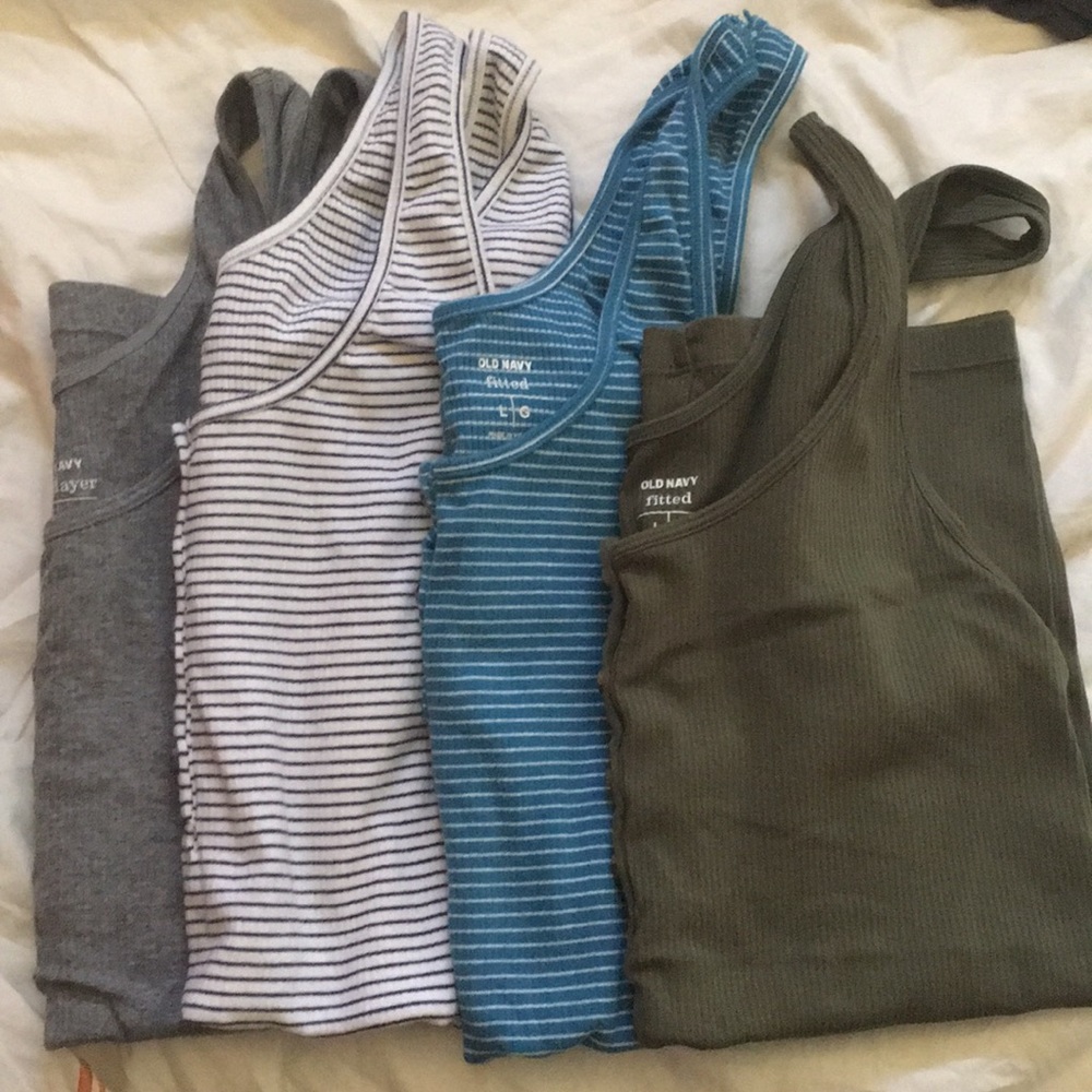 Bundle of 4 Old Navy tank tops!